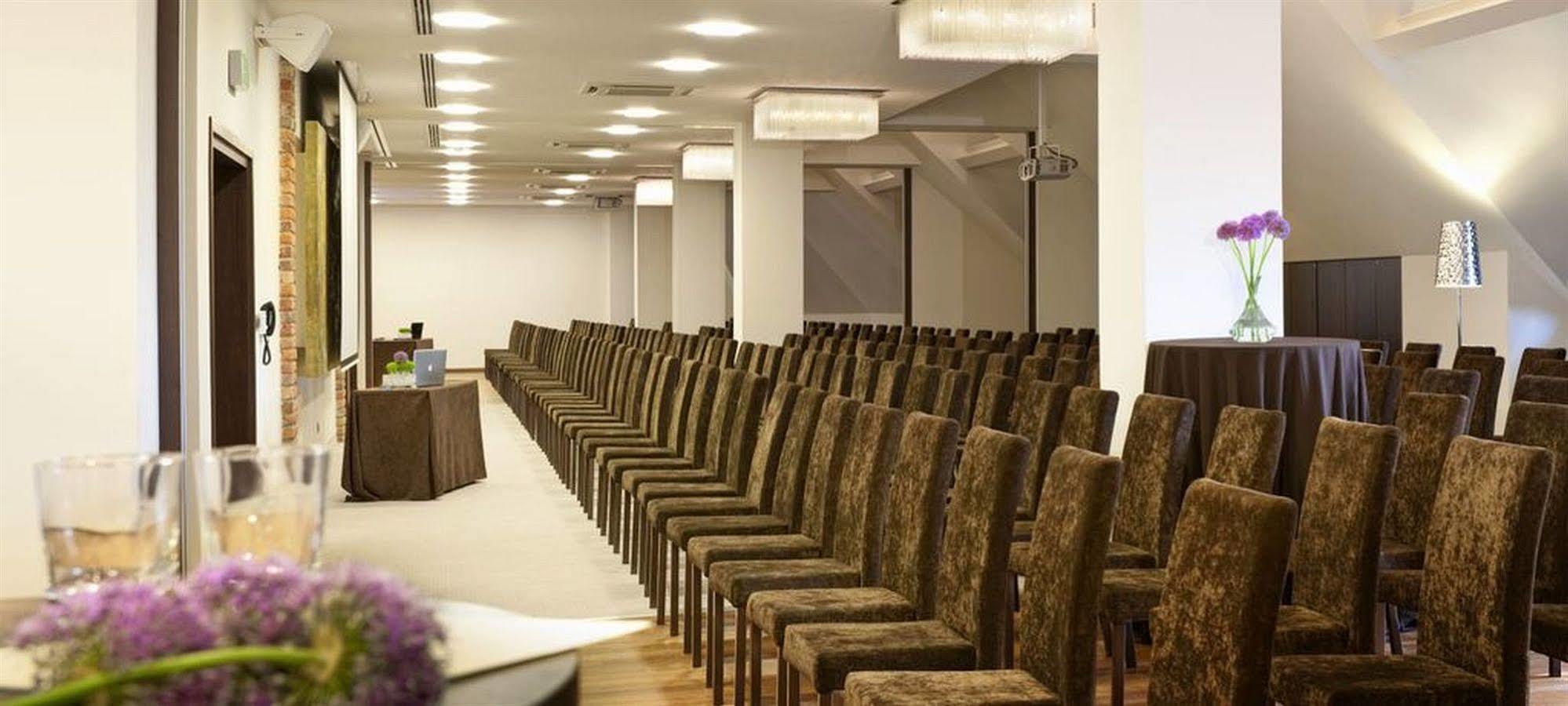 Hotel Remes Opalenica Ngoại thất bức ảnh