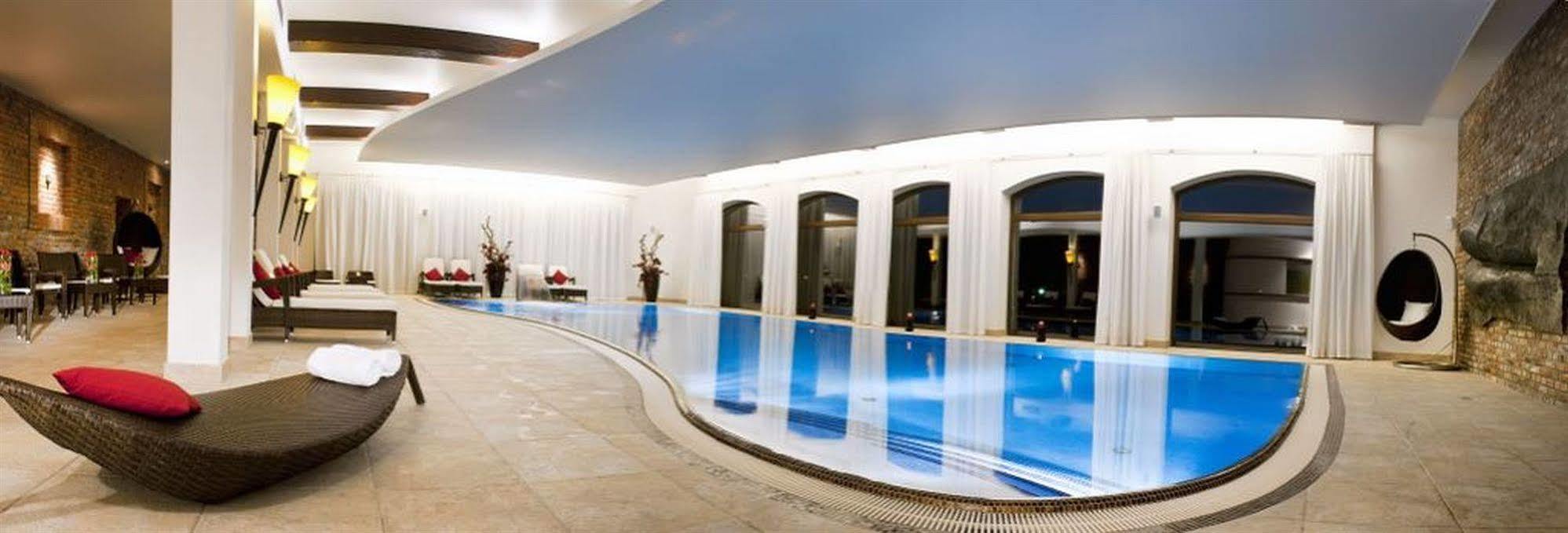 Hotel Remes Opalenica Ngoại thất bức ảnh