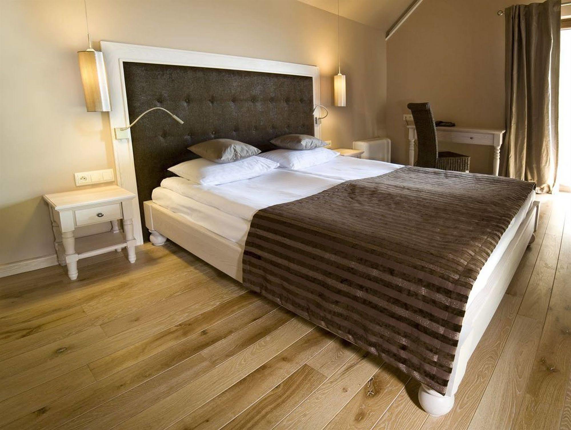 Hotel Remes Opalenica Ngoại thất bức ảnh