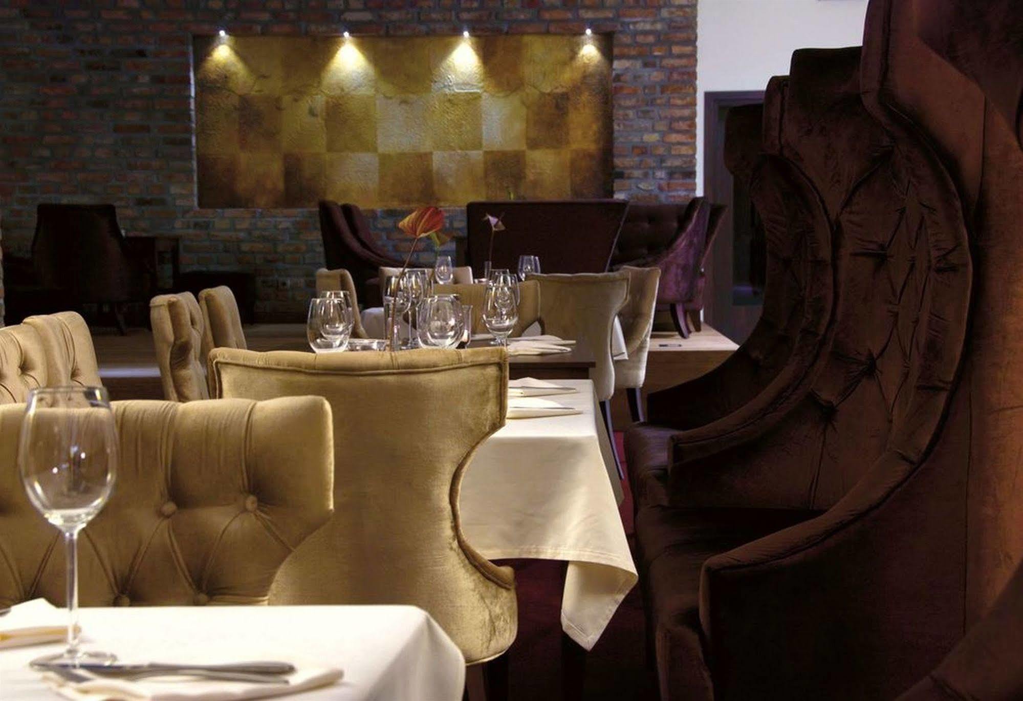 Hotel Remes Opalenica Ngoại thất bức ảnh